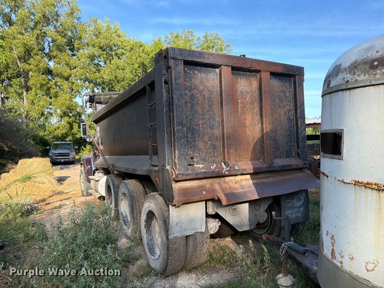 image for item FP4036 1996 Ford LTL9000 dump truck