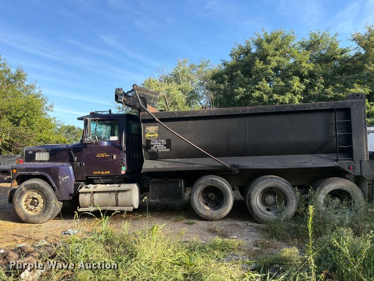 image for item FP4036 1996 Ford LTL9000 dump truck