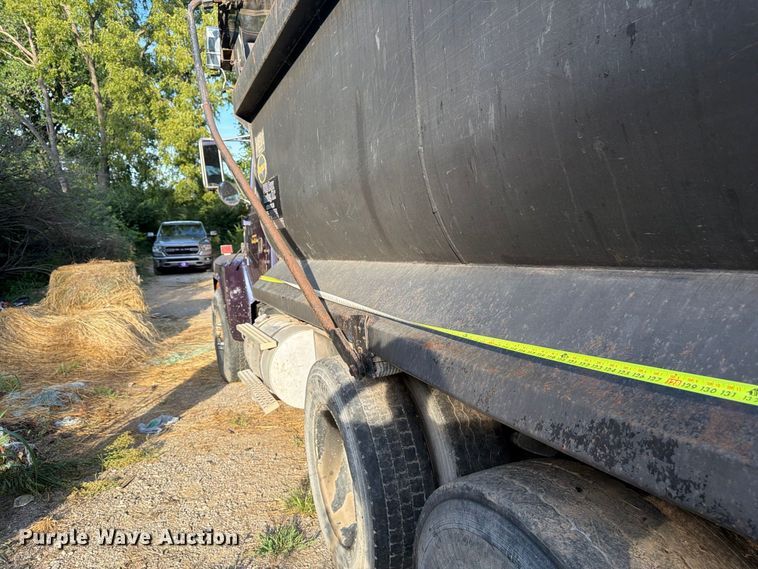 image for item FP4036 1996 Ford LTL9000 dump truck