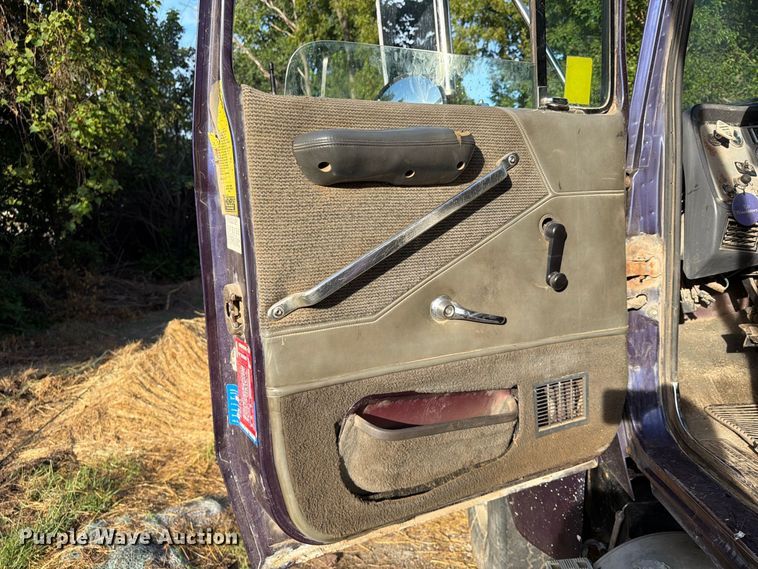 image for item FP4036 1996 Ford LTL9000 dump truck