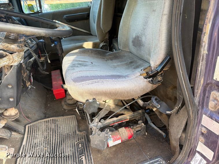 image for item FP4036 1996 Ford LTL9000 dump truck