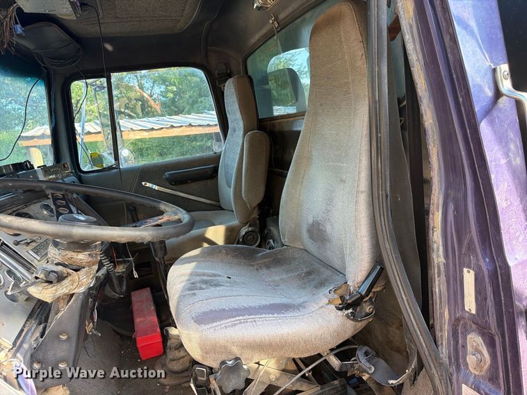 image for item FP4036 1996 Ford LTL9000 dump truck