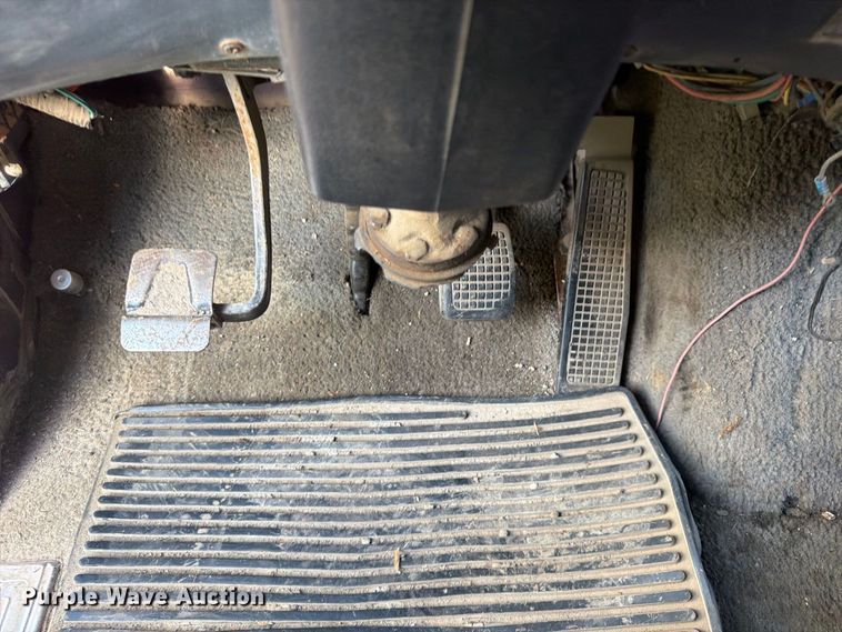 image for item FP4036 1996 Ford LTL9000 dump truck