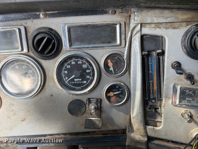 image for item FP4036 1996 Ford LTL9000 dump truck