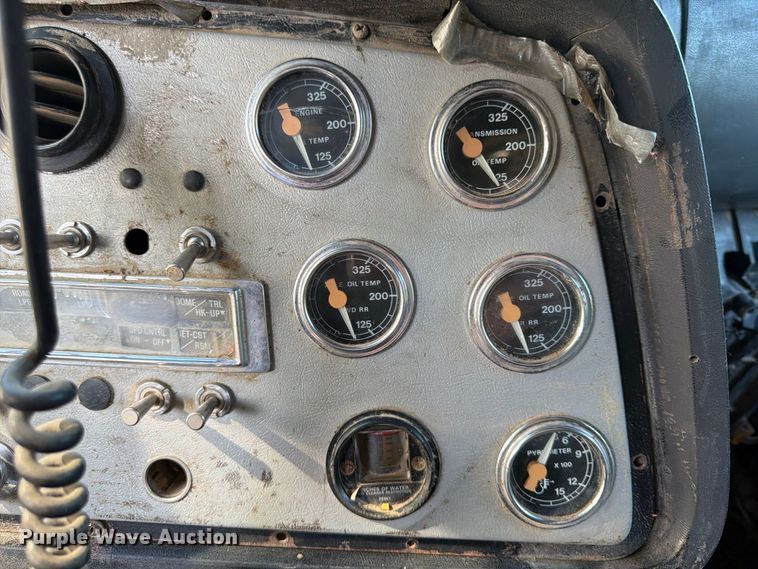 image for item FP4036 1996 Ford LTL9000 dump truck