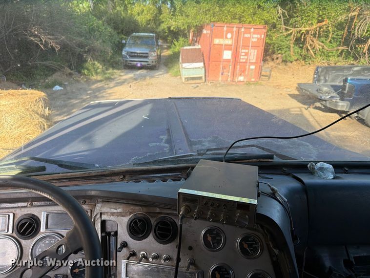 image for item FP4036 1996 Ford LTL9000 dump truck