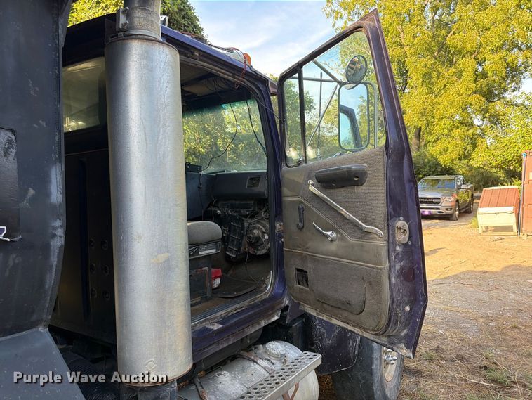 image for item FP4036 1996 Ford LTL9000 dump truck