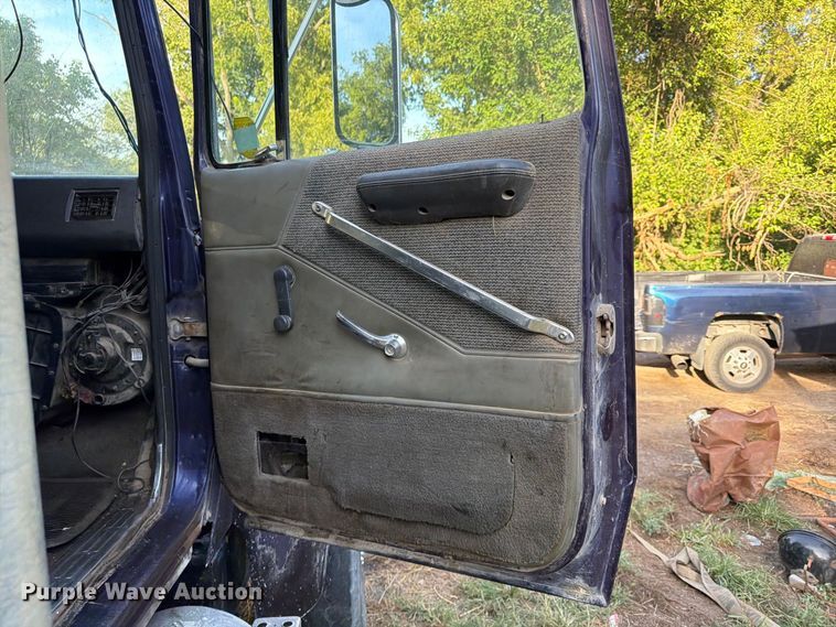 image for item FP4036 1996 Ford LTL9000 dump truck