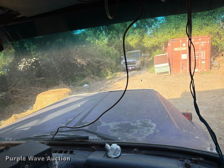 image for item FP4036 1996 Ford LTL9000 dump truck