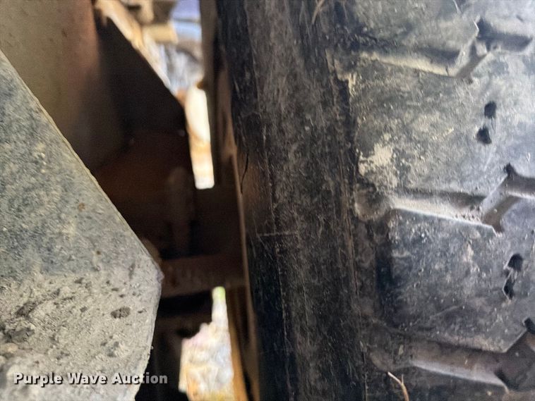 image for item FP4036 1996 Ford LTL9000 dump truck