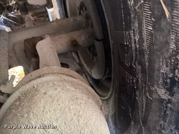 image for item FP4036 1996 Ford LTL9000 dump truck
