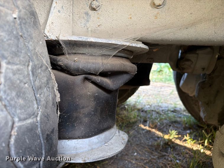image for item FP4036 1996 Ford LTL9000 dump truck
