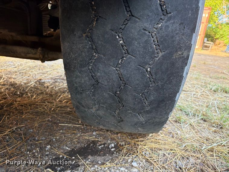 image for item FP4036 1996 Ford LTL9000 dump truck