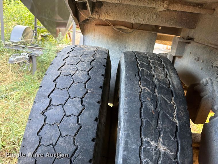 image for item FP4036 1996 Ford LTL9000 dump truck