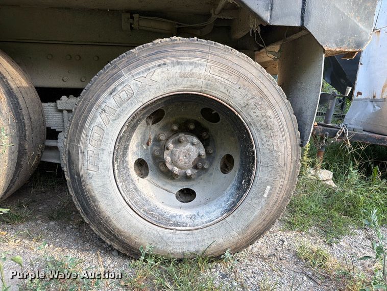 image for item FP4036 1996 Ford LTL9000 dump truck