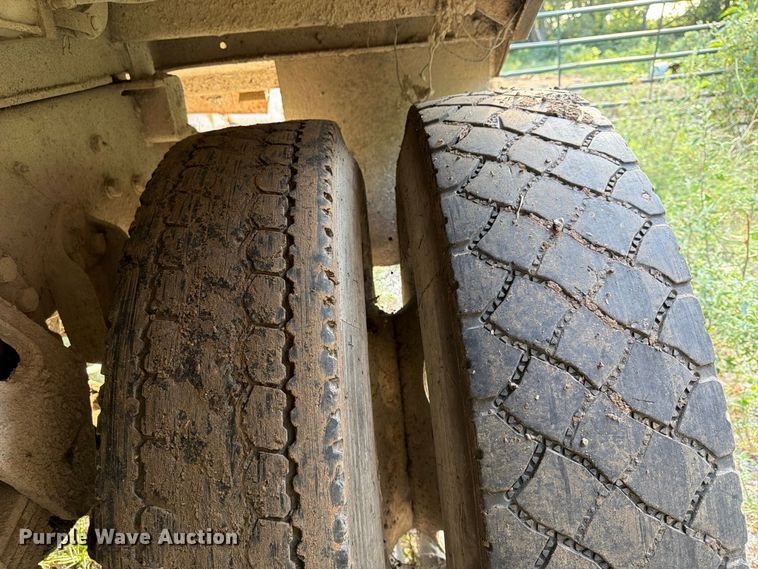 image for item FP4036 1996 Ford LTL9000 dump truck