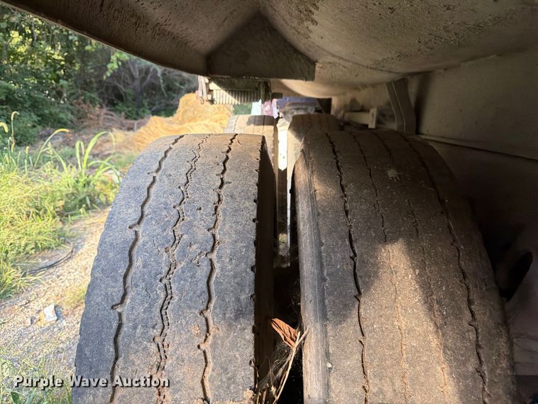 image for item FP4036 1996 Ford LTL9000 dump truck