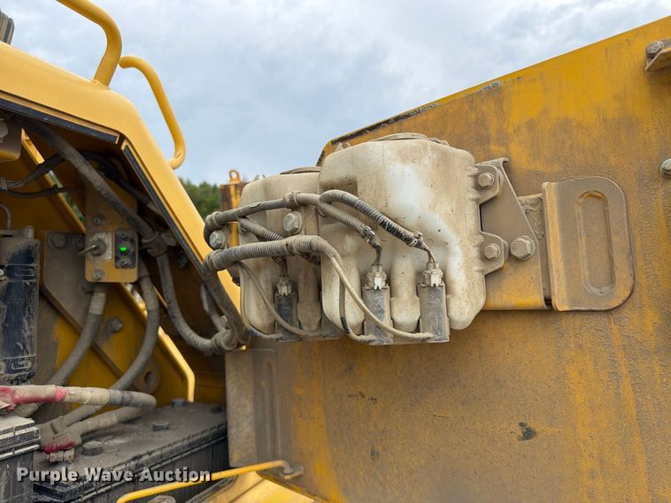 image for item FP4038 2016 Komatsu D155AXI-8 dozer