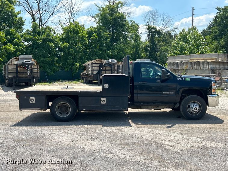 image for item FT6021 2015 Chevrolet  Silverado 3500HD flatbed pickup truck