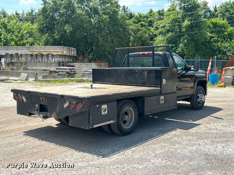 image for item FT6021 2015 Chevrolet  Silverado 3500HD flatbed pickup truck