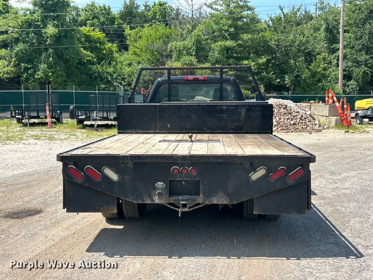 image for item FT6021 2015 Chevrolet  Silverado 3500HD flatbed pickup truck