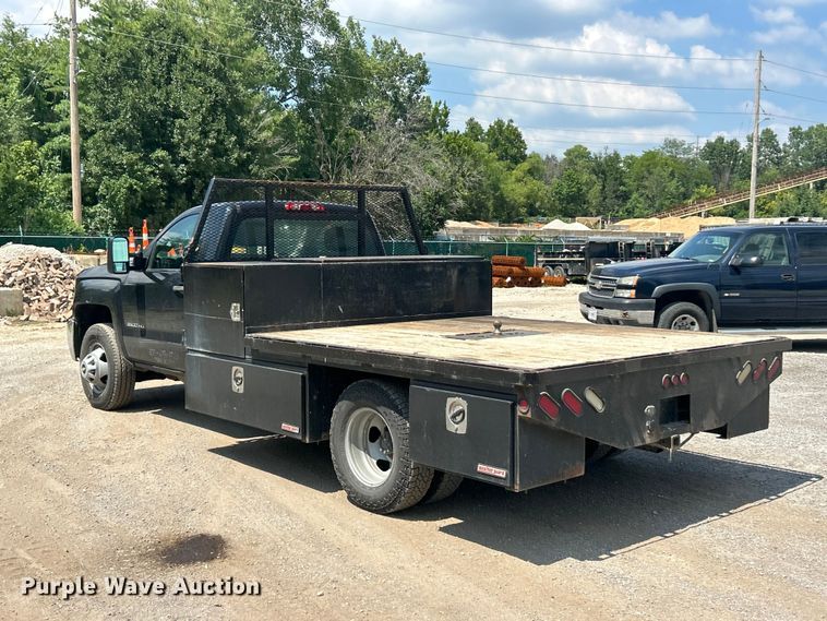 image for item FT6021 2015 Chevrolet  Silverado 3500HD flatbed pickup truck