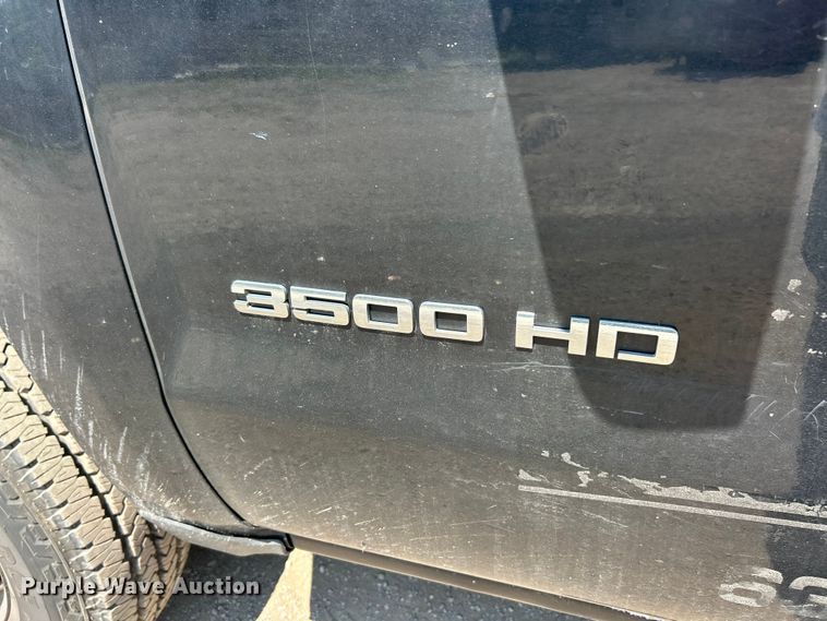image for item FT6021 2015 Chevrolet  Silverado 3500HD flatbed pickup truck