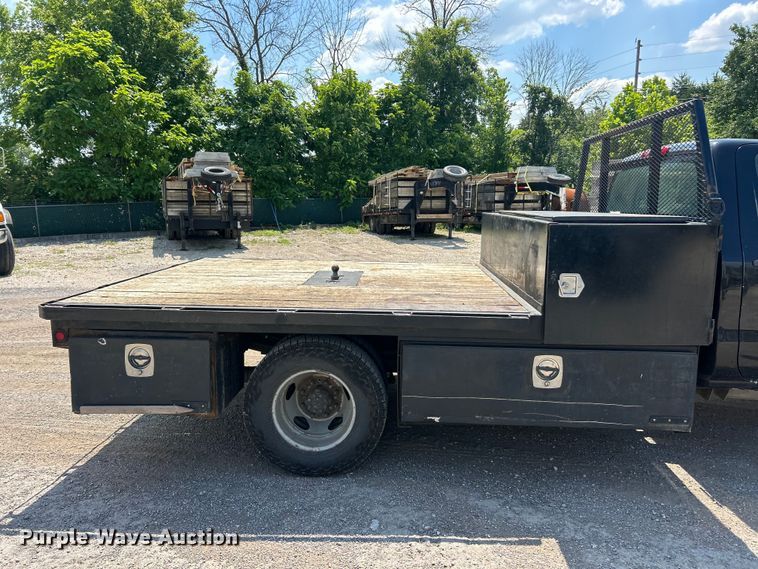 image for item FT6021 2015 Chevrolet  Silverado 3500HD flatbed pickup truck