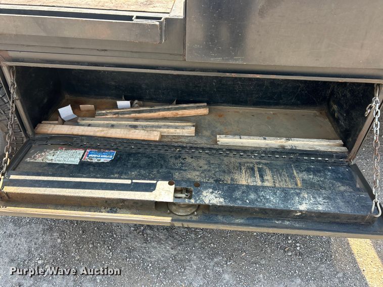 image for item FT6021 2015 Chevrolet  Silverado 3500HD flatbed pickup truck