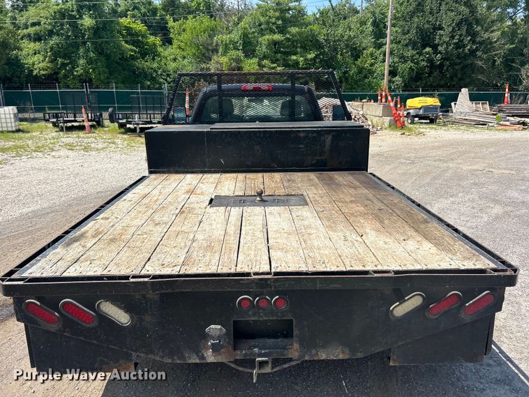 image for item FT6021 2015 Chevrolet  Silverado 3500HD flatbed pickup truck