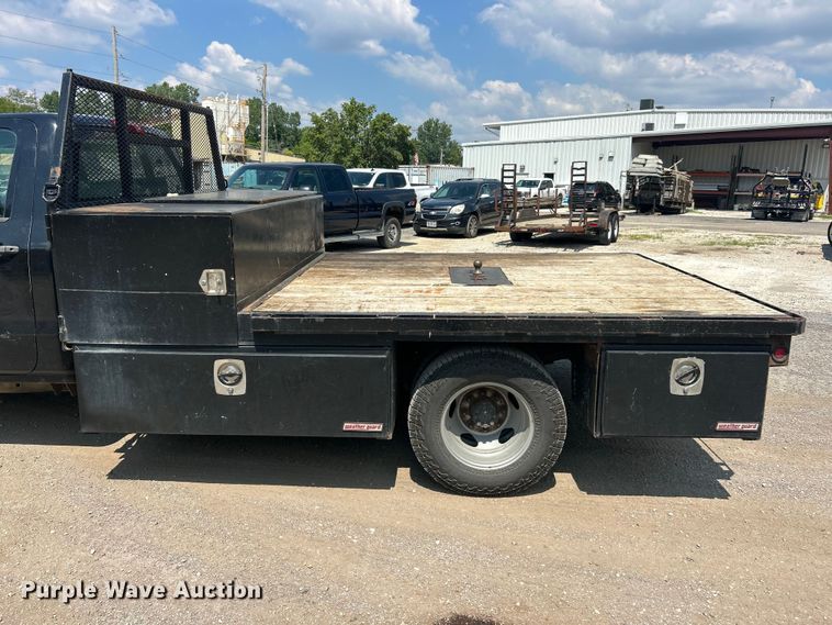 image for item FT6021 2015 Chevrolet  Silverado 3500HD flatbed pickup truck