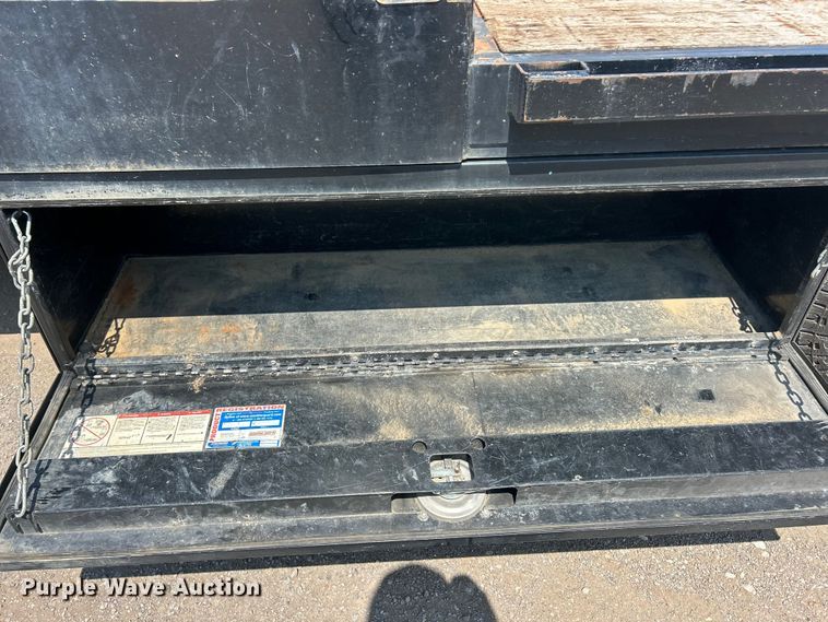 image for item FT6021 2015 Chevrolet  Silverado 3500HD flatbed pickup truck