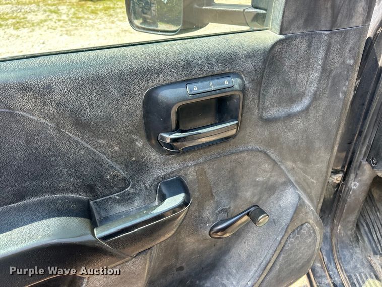 image for item FT6021 2015 Chevrolet  Silverado 3500HD flatbed pickup truck