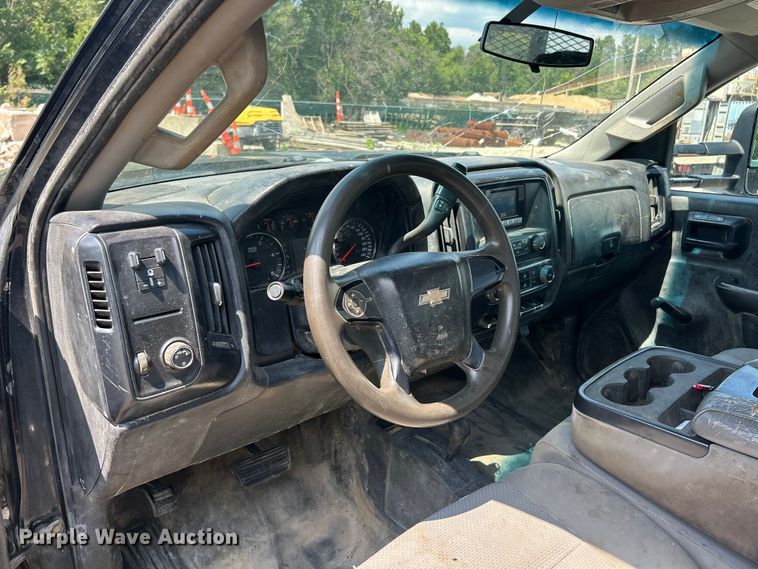 image for item FT6021 2015 Chevrolet  Silverado 3500HD flatbed pickup truck