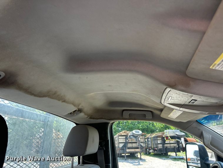 image for item FT6021 2015 Chevrolet  Silverado 3500HD flatbed pickup truck