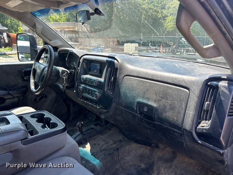 image for item FT6021 2015 Chevrolet  Silverado 3500HD flatbed pickup truck