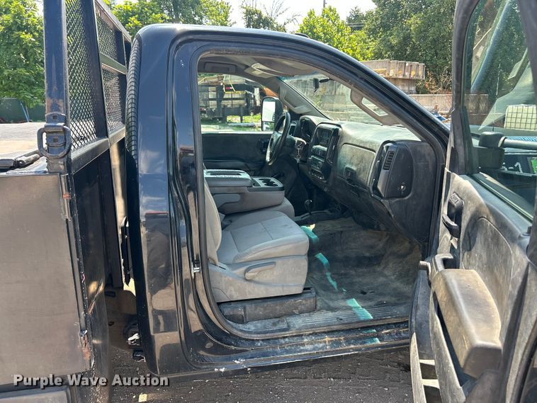 image for item FT6021 2015 Chevrolet  Silverado 3500HD flatbed pickup truck