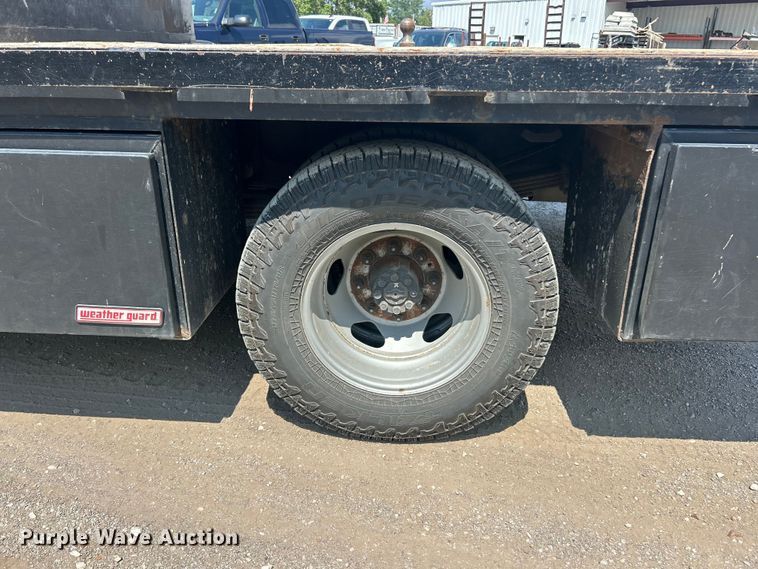 image for item FT6021 2015 Chevrolet  Silverado 3500HD flatbed pickup truck