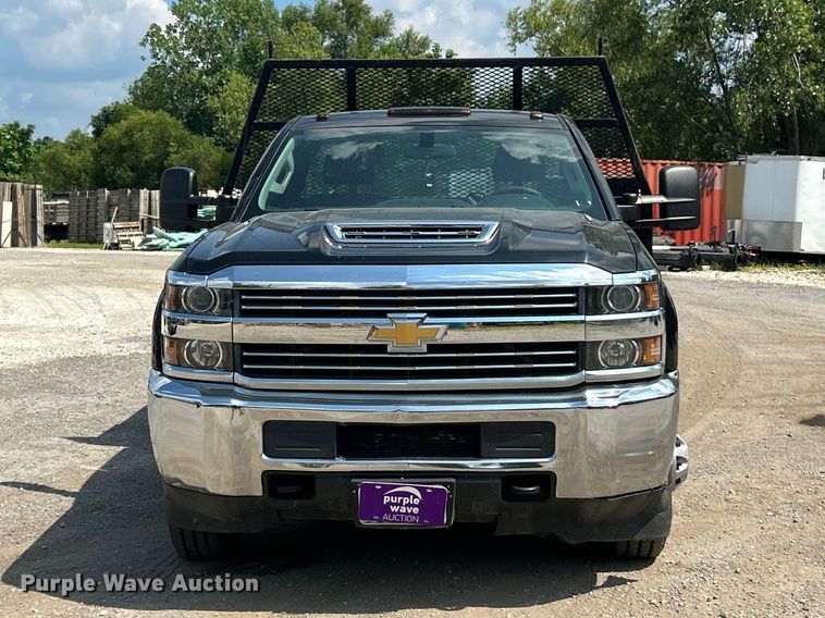image for item FT6022 2017 Chevrolet  Silverado 3500HD flatbed pickup truck