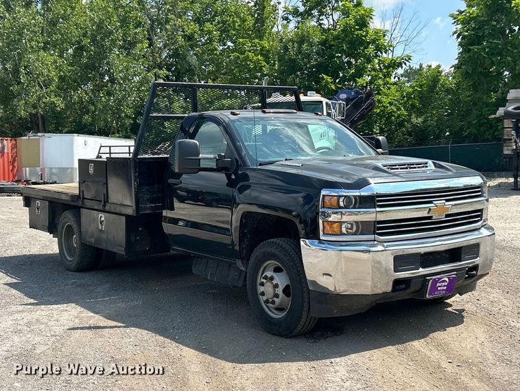 image for item FT6022 2017 Chevrolet  Silverado 3500HD flatbed pickup truck