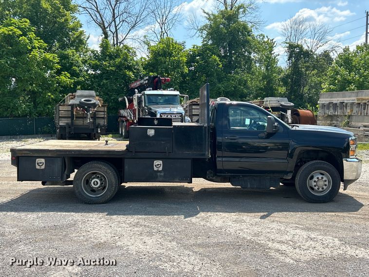 image for item FT6022 2017 Chevrolet  Silverado 3500HD flatbed pickup truck