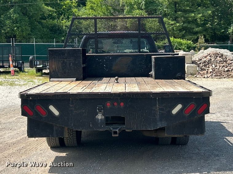 image for item FT6022 2017 Chevrolet  Silverado 3500HD flatbed pickup truck