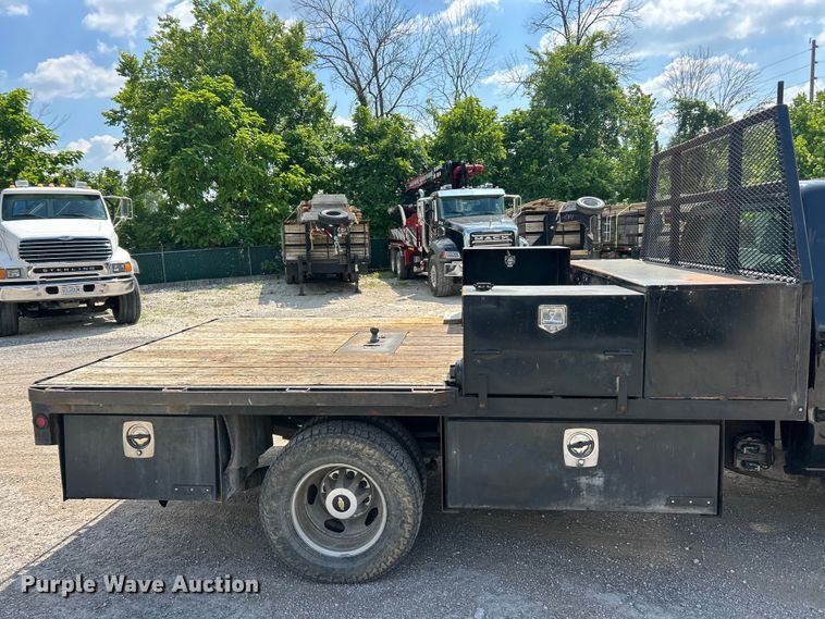 image for item FT6022 2017 Chevrolet  Silverado 3500HD flatbed pickup truck