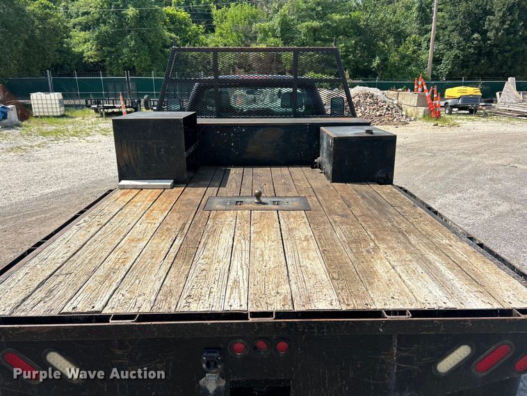 image for item FT6022 2017 Chevrolet  Silverado 3500HD flatbed pickup truck