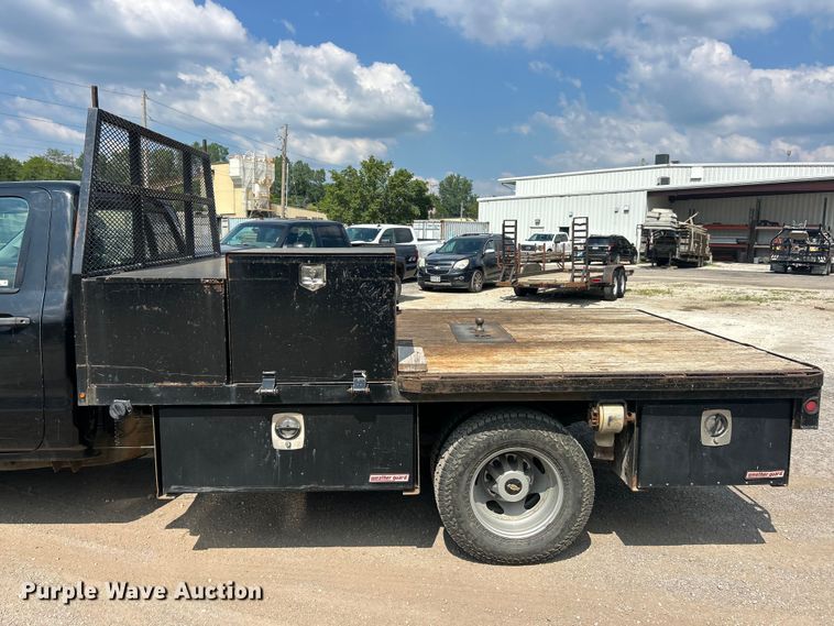 image for item FT6022 2017 Chevrolet  Silverado 3500HD flatbed pickup truck