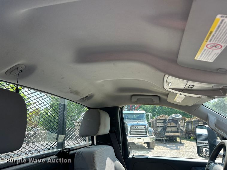 image for item FT6022 2017 Chevrolet  Silverado 3500HD flatbed pickup truck