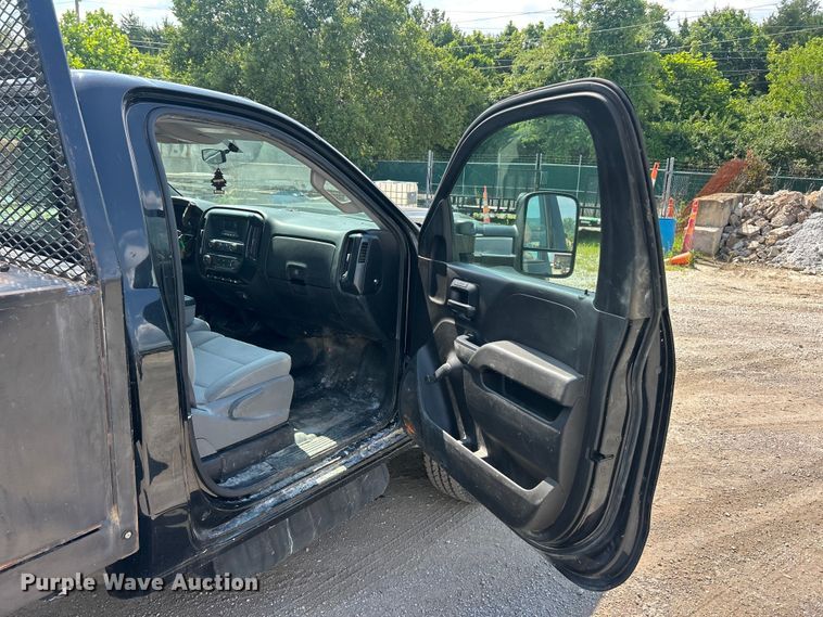 image for item FT6022 2017 Chevrolet  Silverado 3500HD flatbed pickup truck