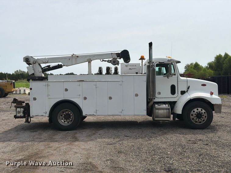 image for item FT6158 2002 Peterbilt 330 utility / service truck