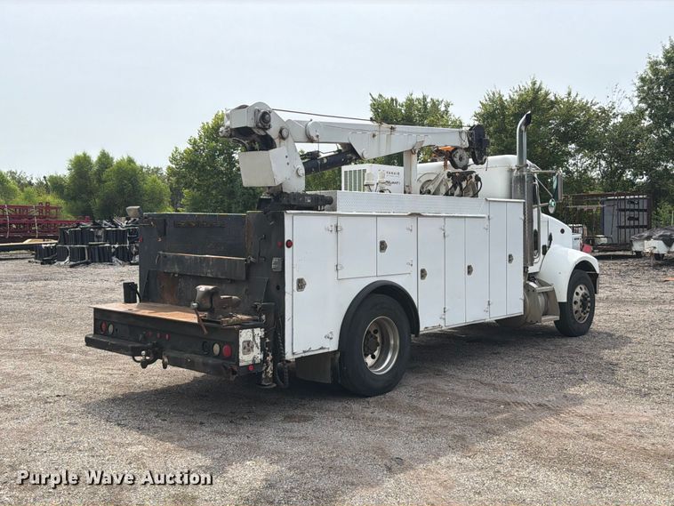 image for item FT6158 2002 Peterbilt 330 utility / service truck