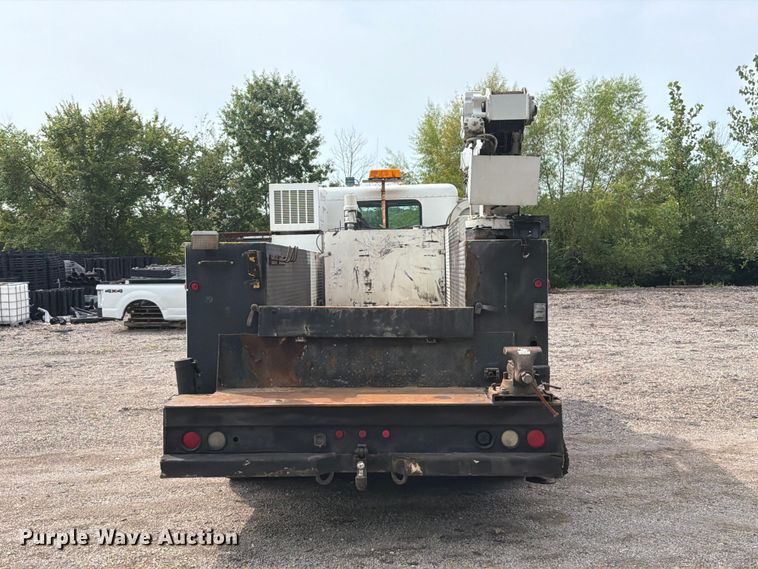 image for item FT6158 2002 Peterbilt 330 utility / service truck
